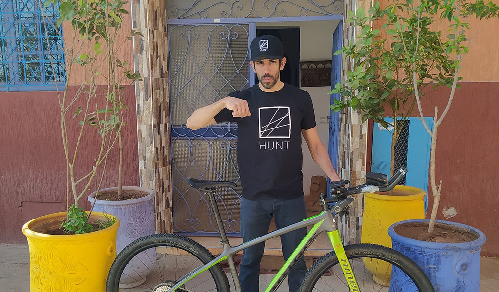 Sofiane stood wearing a Hunt tshirt with his Niner Air9 RDO Bike