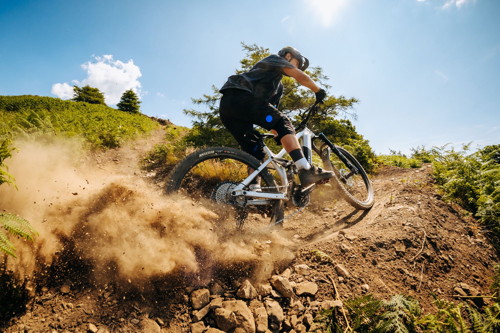 <h1>Engineered in The UK</h1><i>We design, develop, engineer and test all HUNT products at our head office in West Sussex, UK. Through advanced FEA analysis, 3D scanning and additive prototyping, we are able to bring cutting-edge designs and products to the market that are designed for riders by riders.</i>