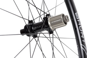Sprint SL HubsSPRINT SL hubs add strength and enhance power transfer, meaning all your force pushes you forwards. Large 15mm diameter hub axles for sprinting and out-of-saddle climbing responsiveness. Circular dropout interface steps add extra stiffness. 