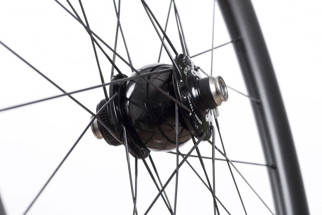 HUNT 40 Carbon Gravel Dynamo Front Hub