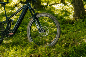 Spoke CountSpoke count boosted to 36 on the rear and 32 on the front for Proven Carbon Race E_enduro, and each wheel is hand laced in a resilient 3x pattern. More spokes allow for better transmission of torque and the ability to handle higher loads in demanding situations.