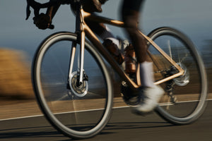 <h1>HOOKLESS/STRAIGHT-SIDEWALL DESIGN</h1><i>When designing a wheelset with absolute lightness as the driving principle, then a hookless rim profile is the right choice. The weight savings offered (whilst being able to strengthen the rim) allow for a 1213g disc-brake wheelset that also offers an aerodynamic benefit over standard box section rims. </i>
