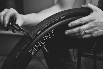 <h1>Tire Compatibility</h1><i>Optimised aerodynamically for a Schwalbe Pro One 28c, but compatible with any tubeless or clincher tire from 23 up to 45c.</i>