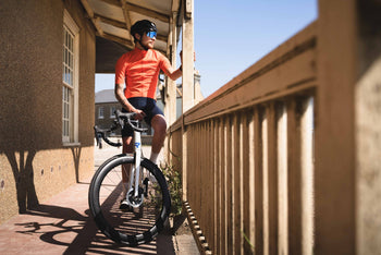 <h1>Tires</h1><i>At HUNT we enjoy the puncture resistance and grip benefits of tubeless on our every-day rides so we wanted to allow you the same option, but of course these tubeless-ready wheels are also designed to work perfectly inner tubes, just use tubes in tubeless ready tires.</i>