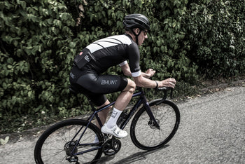 <h1>Squadra Jersey</h1><i>3 rear pockets with Castelli’s drop pocket design</i>