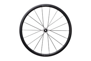 <h1>Rims</h1><i>Aerodynamicist disc-specific rim profiles, designed from the ground up by HUNT engineers. Toray T700/T800 carbon fiber with a stronger ratio of T800 (T40) fibers to achieve a greater strength-to-weight ratio. Unidirectional sidewalls with 3K weave bed and spoke areas. Tubeless-ready for lower weight, rolling resistance, and better puncture protection.</i>