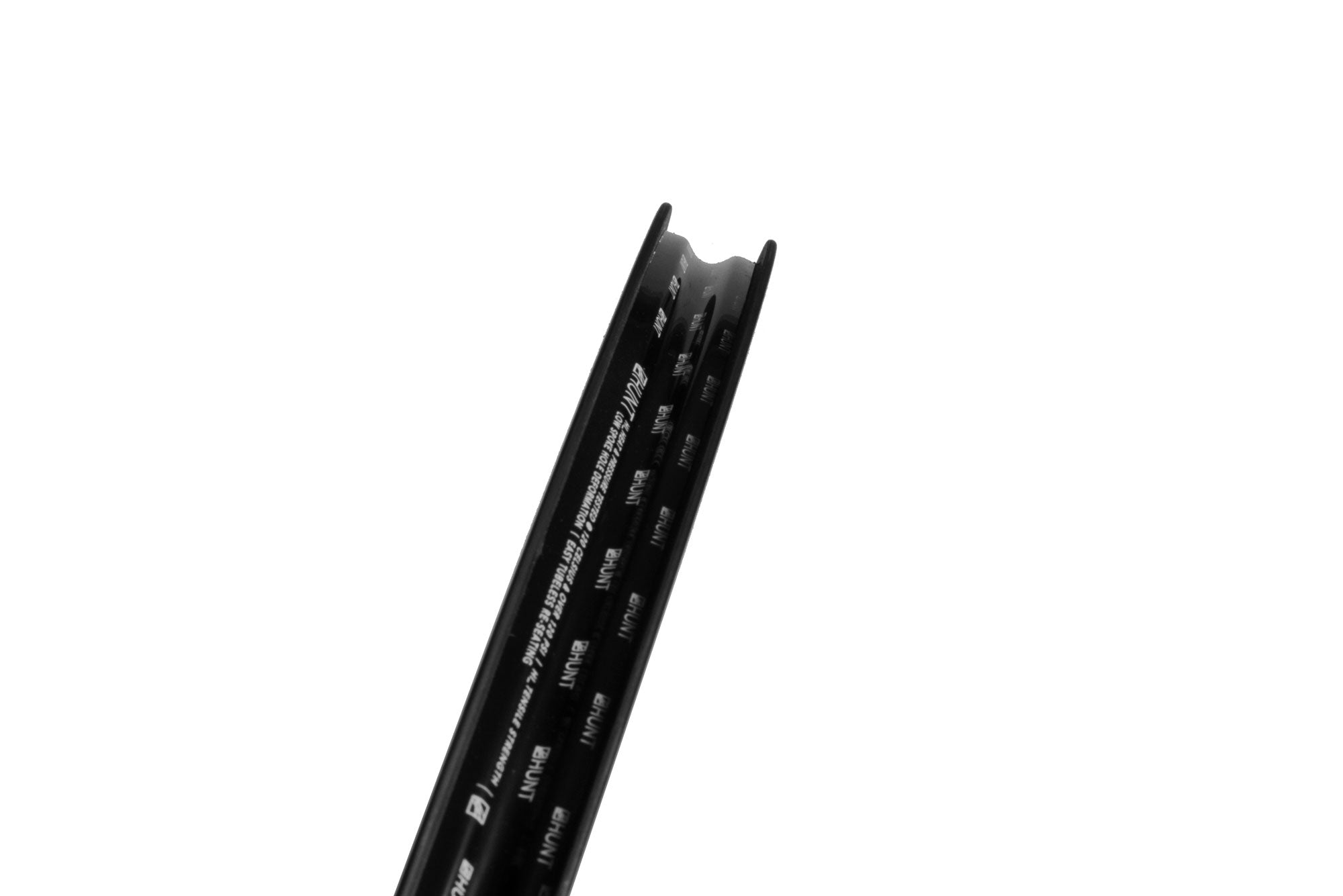 <h1>TIRE WIDTH OPTIMISATION</h1><i>Designed around a 21mm internal rim width optimized for a 28c (hookless-compatible) tire. These wheels feature a hookless/straight-sidewall design and are fully ETRTO-compatible and tubeless-ready.</i>