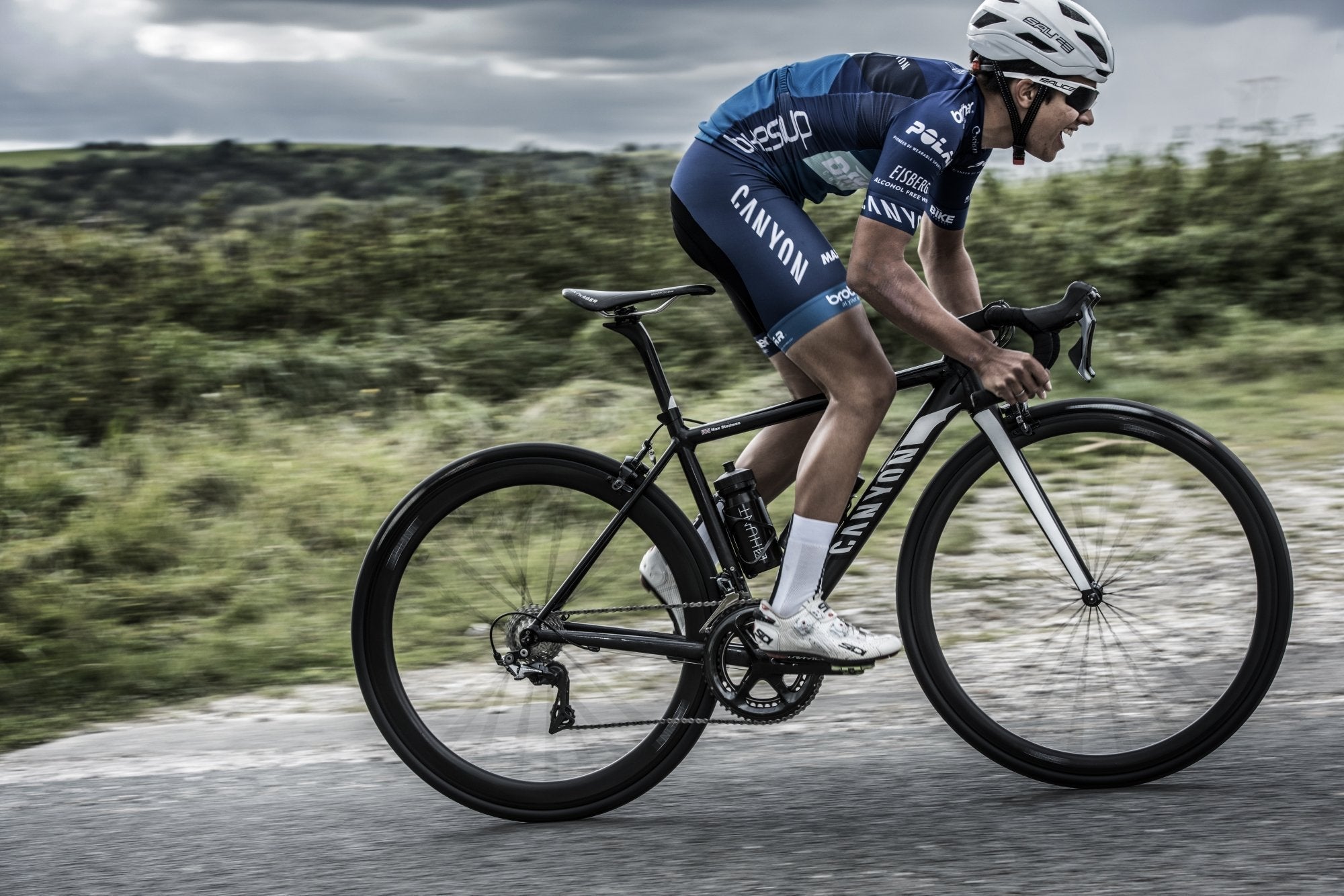<h1>Weight</h1><i>The consequence of the fanatical attention to detail is an outstandingly light 1417g wheelset weight in a lightning fast stiff aero package. We've enjoyed free wheeling in the pack whilst all others are pedalling, is it cheating?</i>