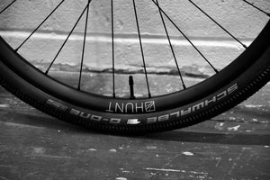 <h1>Tires</h1><i>At HUNT we enjoy the puncture resistance and grip benefits of tubeless on our every-day rides so we wanted to allow you the same option, but of course these tubeless-ready wheels are also designed to work with inner tubes, just be sure to use tubeless ready tires with your tubes. </i>