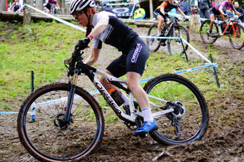 <h1>Get setup Tubeless</h1><i>Gain the most out of your riding with a set of tubeless Schwalbe Tires.</i>