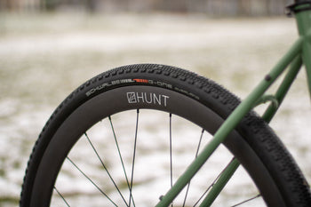 <h1>Tires</h1><i>Optimised for a 38mm-40mm tire, but compatible with tubeless hookless compatible tires from 29 up to 71mm.</i>
